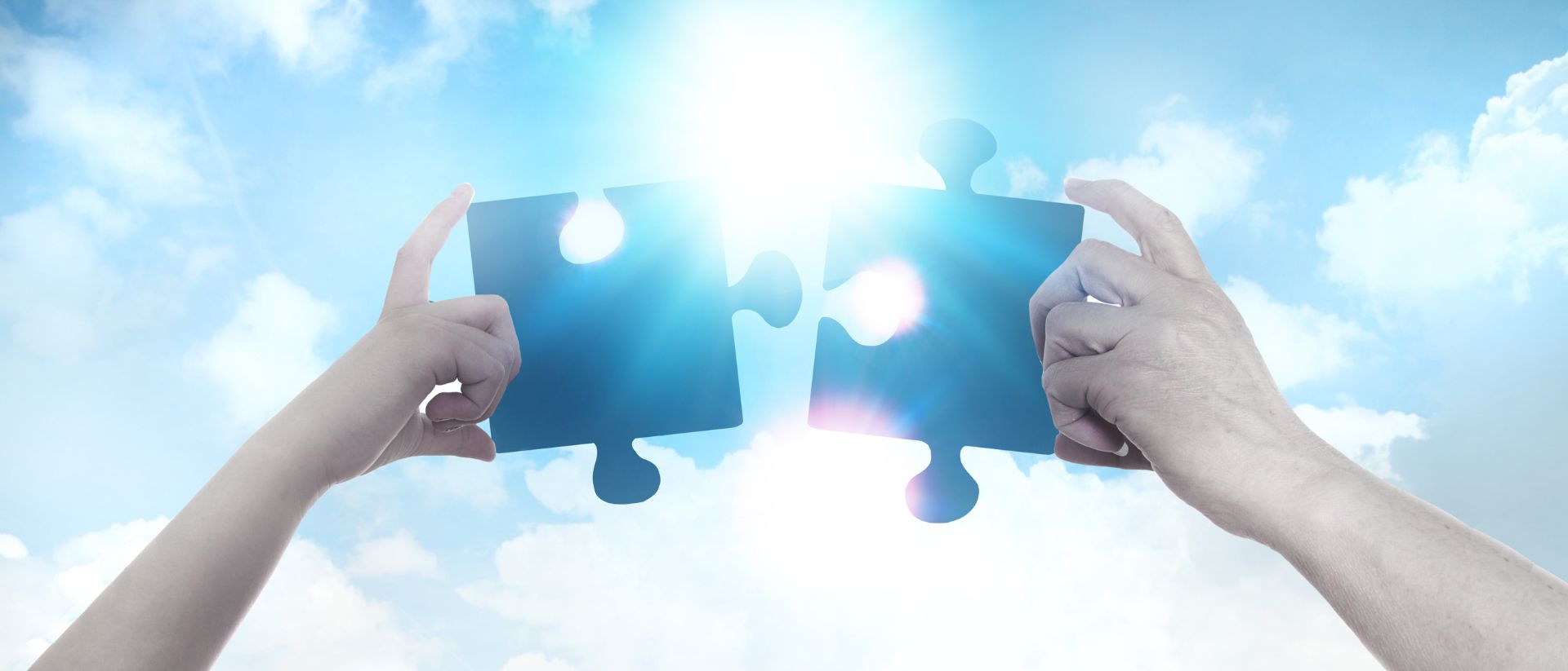 2 Puzzleteile in der Sonne